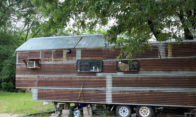 Lindale House | Tiny house on 14 acres with spring fed creek