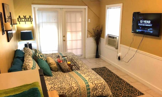 Jefferson Apartment | Tiny House with private yard
