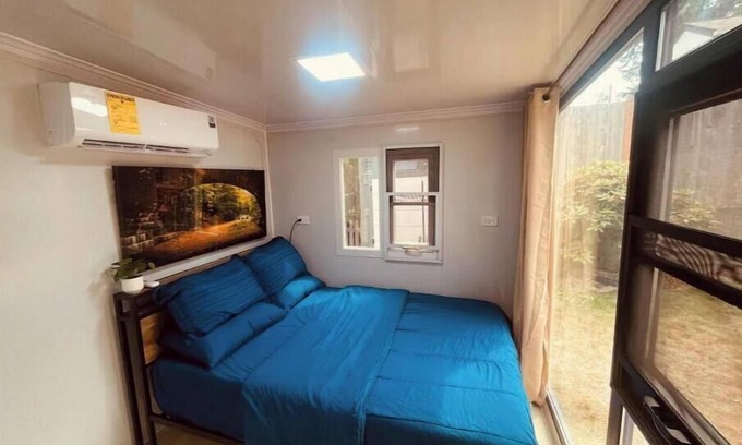 Edmonds Cabin | Tiny Oasis with all the amenities!