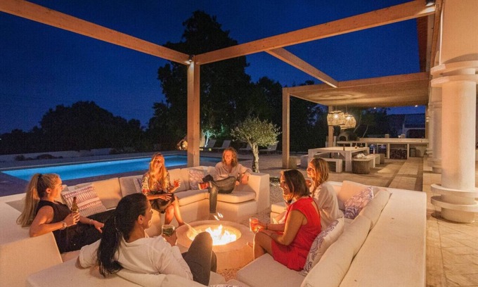 Colinas Verdes Villa | Tiny Whale Lodge, a unique space for groups