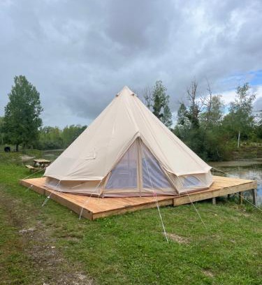Clerey House | Tipi du pied de loup
