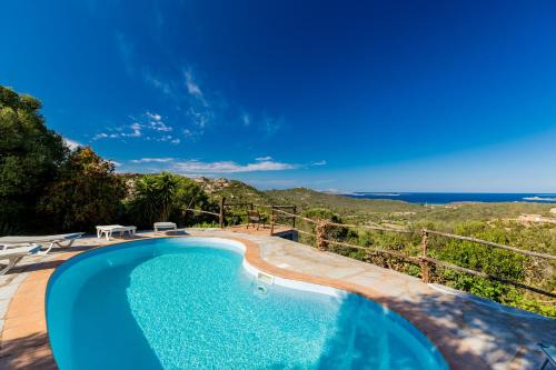 Cannigione House | Tipica Casa Sarda con Piscina Privata e Vista Mare
