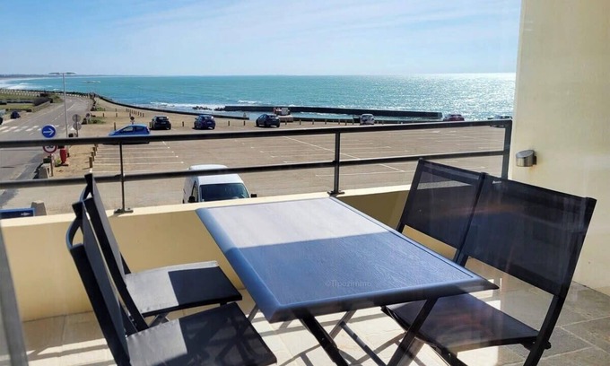 Pouldreuzic Apartment | Tipoz'immo-Le Grand Grand 210 -view and direct access to the sea-pets accep
