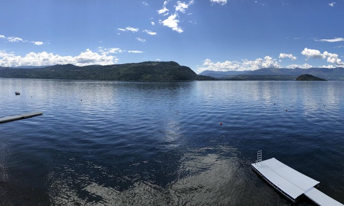 Scotch Creek House | TLC Beachhouse "Suite 1" - Waterfront - Shuswap Vacations and Sledding Accommodation (clone)