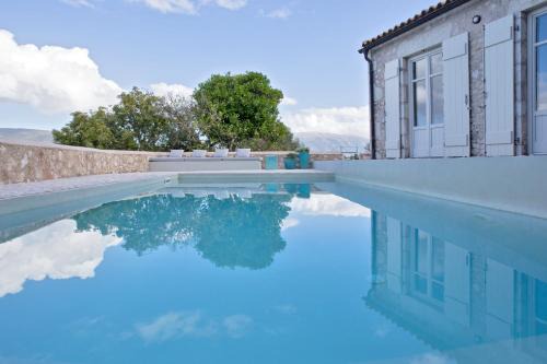 Tselendata Villa | To Throni