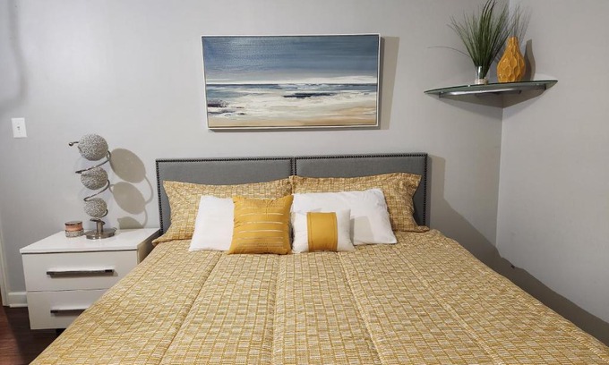 South Gate House | Tolani Private Room