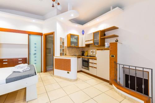 Vittorio Emanuele Apartment | Tolentino Studio Flat by Napoliapartments