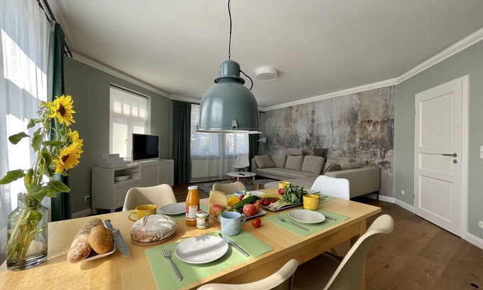 Wismar Apartment | Tolle Familienwohnung mit Ausblick auf Stadtkanal und St.nikolai Kirchenschiff