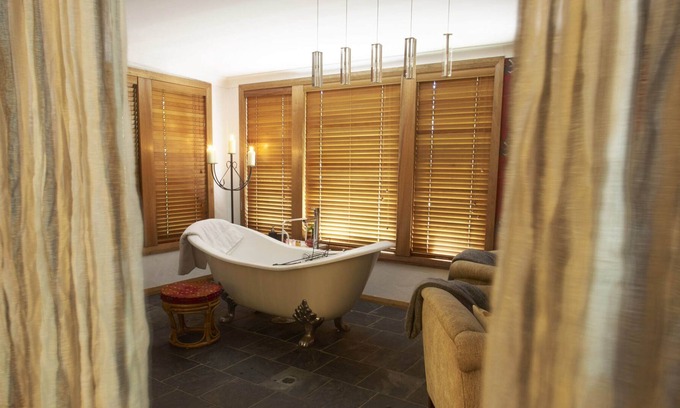 Mount Tomah Bed & Breakfast | Tomah Retreat, CHILL with Bath, Sauna and Fireplace near Botanic Gardens, Next to the Botanical Gar