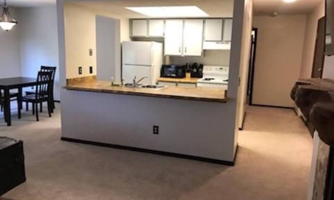 Sioux Falls Apartment | Tomar Park Apt 5 - KP101APT5