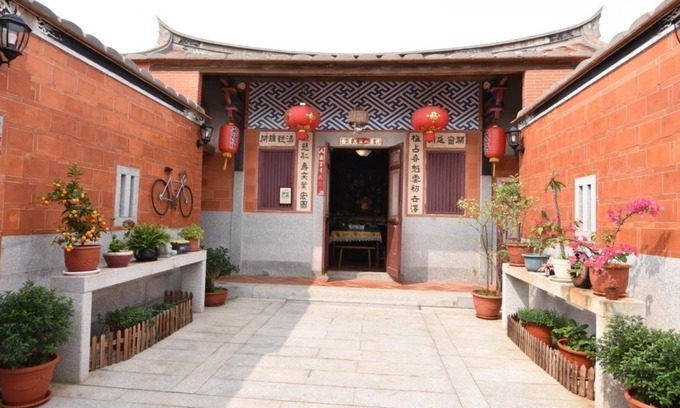 Jinsha Bed & Breakfast | Tomato red classical Homestay