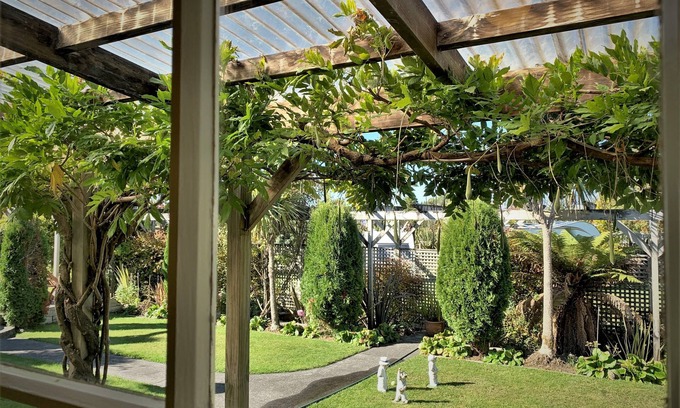 National Park Village Bed & Breakfast | Tongariro Crossing Lodge