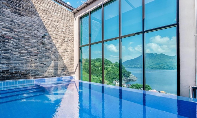 Saryang-myeon House | Tongyeong Saryangdo Elphis36 Poolvilla