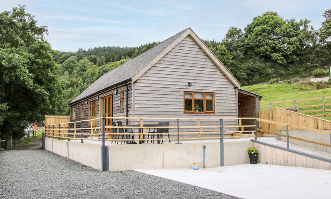 Angelbank Cottage | TOOT VIEW, pet friendly, character holiday cottage in Bridgnorth
