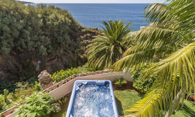 Los Realejos Villa | Top Coastal House With Amazing Seaviews