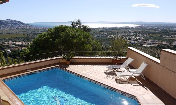 El Mas Fumats Apartment | Top flat with every comfort for 1-2 persons, private pool, fibre optic internet