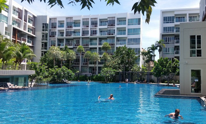 Khao Takiab Apartment | Top Floor 2 Bedroom 2 Bathroom Sea-Facing Apartment with huge pool and balcony