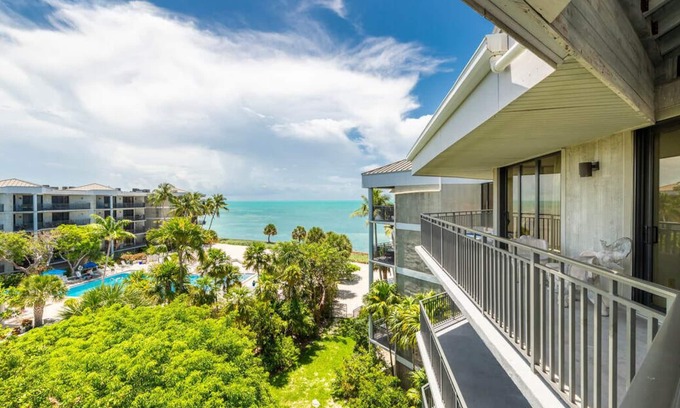 Midtown Condo | Top floor amazing view Toms Chicken Coop awaits your next stay. Best value