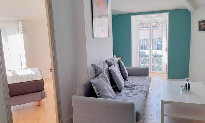 Centre Ville-Gare Apartment | Top Floor Flat - 1 bed Room - Central