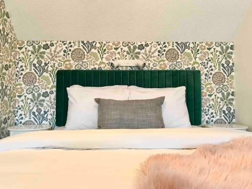 Canmore Apartment | Top Floor Mountain View Escape