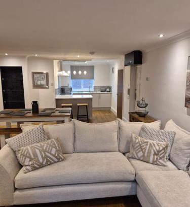 Coleshill Apartment | Top Floor Penthouse suite Near NEC BHX HS2