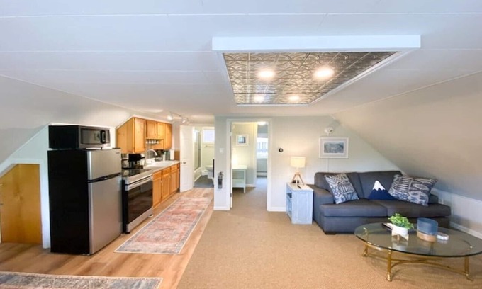 Kingfield Apartment | Top Floor River View Apartment