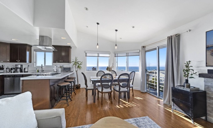 El Segundo Condo | Top Floor Unit with Panoramic Views Steps to the beach with 3 Parking Spots!