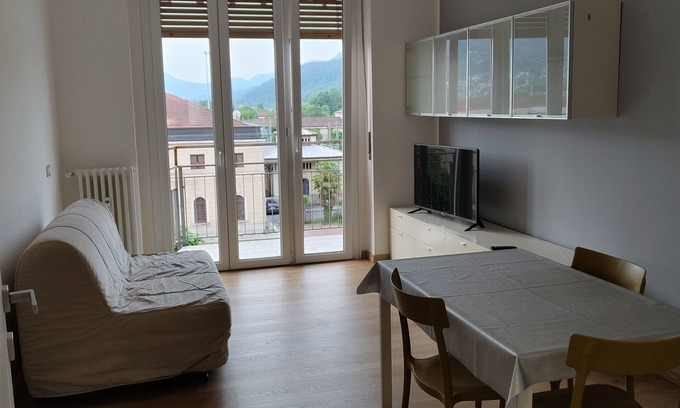 Luino Apartment | Top-lage in Luino mit Blick auf den Lagomaggiore