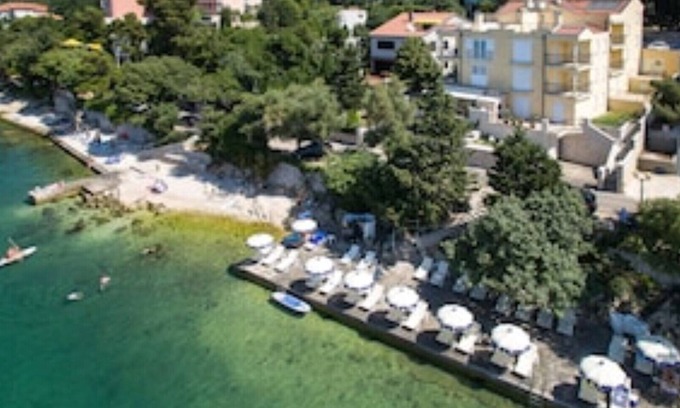 Crikvenica Apartment | Top location directly by the sea, secure parking on the property