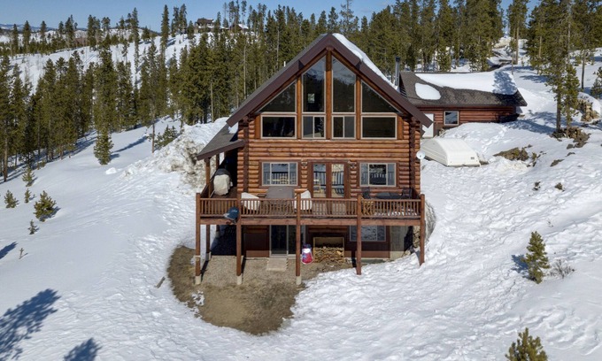 Winter Park Highlands House | Top of the Mountain Log Home with BREATHTAKING VIEWS near Winter Park, Granby