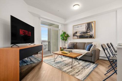 Springbank Hill Apartment | Top Rated Luxury Stay with Free Banff Access, BBQ, Netflix, Patio Dining, Sleeps 4