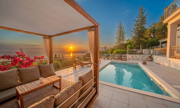 Fiskardo Villa | Top Villa - Walk to Fiscardo Heated Pool&Jacuzzi