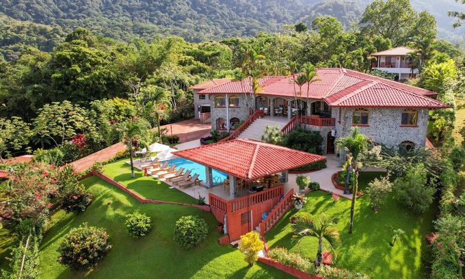 Ballena Villa | Topanga Villa - Private Luxury for Groups