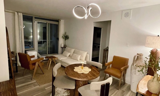 Forest Hill South Apartment | Toronto 1 bed 1bath condo with 1 parking near Casa Loma closer to subway