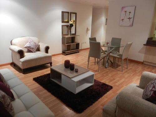 Financial District Apartment | Torres Bosmediano