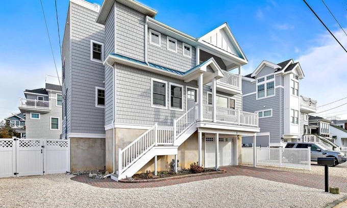 Beach Haven Terrace House | TOTALLY RENOVATED 6 BEDROOM HOME NEXTDOOR TO PICKLEBALL COURTS!