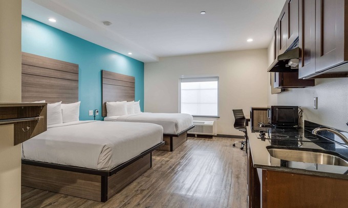 Katy Resort | Tour Around Katy! Relaxing Unit w/Free Bfast, Visit LaCenterra at Cinco Ranch!
