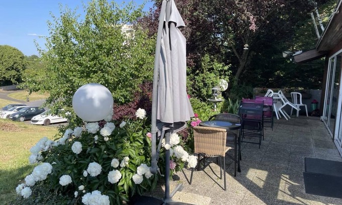 La Chaussee-Saint-Victor Hotel | TourHôtel