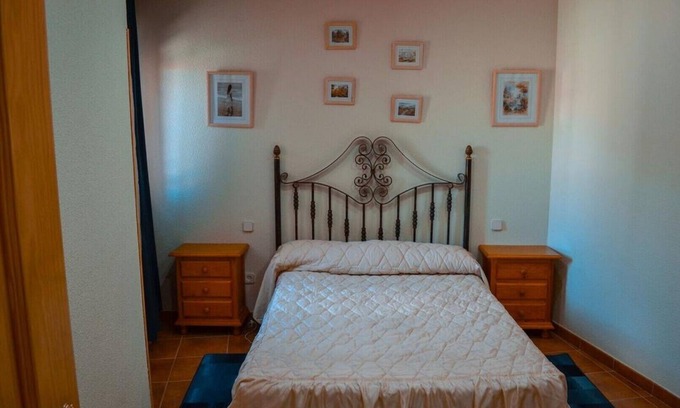 Navas de San Antonio House | tourist house LA FRAGUA wiffi free, 5 bedrooms 3 bathrooms pets allowed
