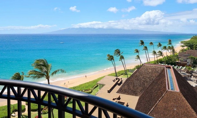 Kaanapali Hotel | Tower Deluxe Ocean View King at Royal Lahaina Resort