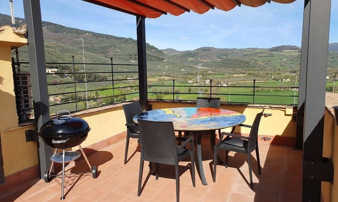 Spello Apartment | Tower house with panoramic terrace