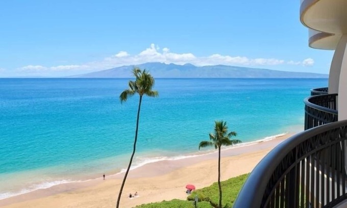 Kaanapali Hotel | Tower Ocean Front Room King at Royal Lahaina Resort