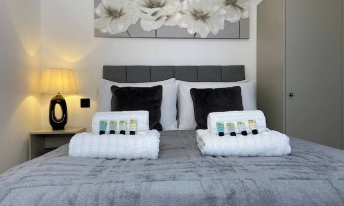 Swindon Apartment | Town Center Two-Bedroom