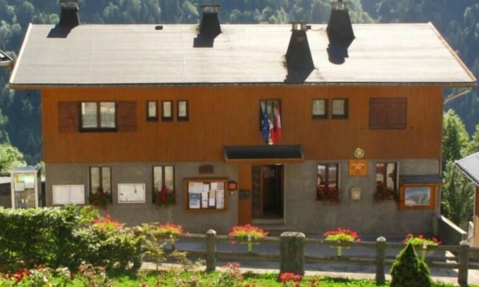 Montsapey House | TOWN HALL 1 - MONTSAPEY