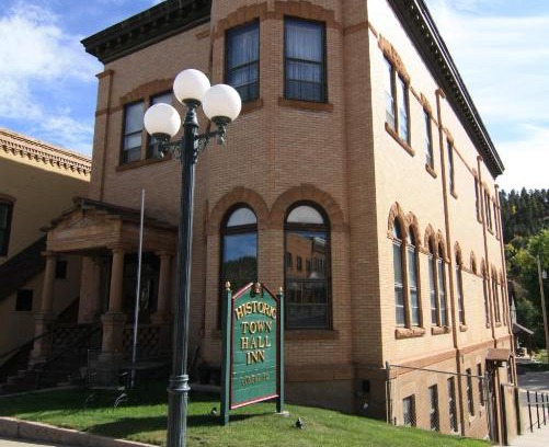 Deadwood Hotel | Town Hall Inn
