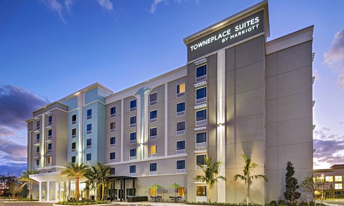 Naples Hotel | TownePlace Suites by Marriott Naples
