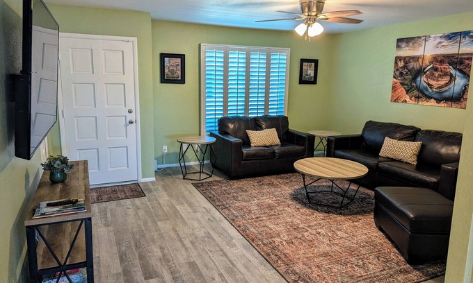Chateau De Vie Seven House | Townhome steps to park & lake w/big patio, no stairs