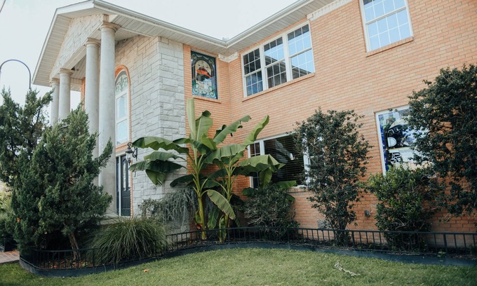 Joplin House | Townhome with Botanical Garden, Pond, Pool Access, Arcade, and Theater