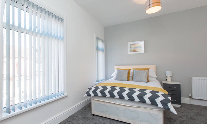 Crewe House | Townhouse @ 58 Brooklyn Street Crewe - Whole House