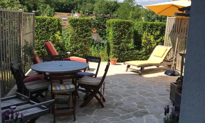 Quartier Beauregard-Boufflers-Buthegnemont-Boudonville House | Townhouse at the entrance of the town with terrace and garden